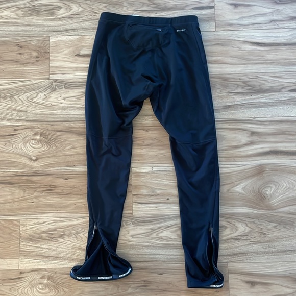 Nike men’s fleece lined, wind protected running - Picture 3 of 3